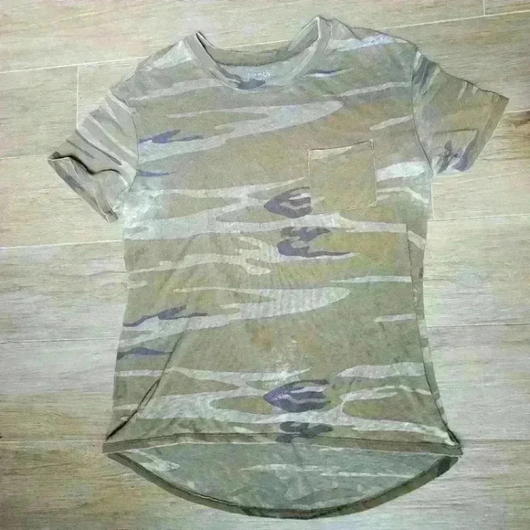 Woman's Cute Zoe + Liv Soft Camo Pocket Tee - Picture 1 of 4